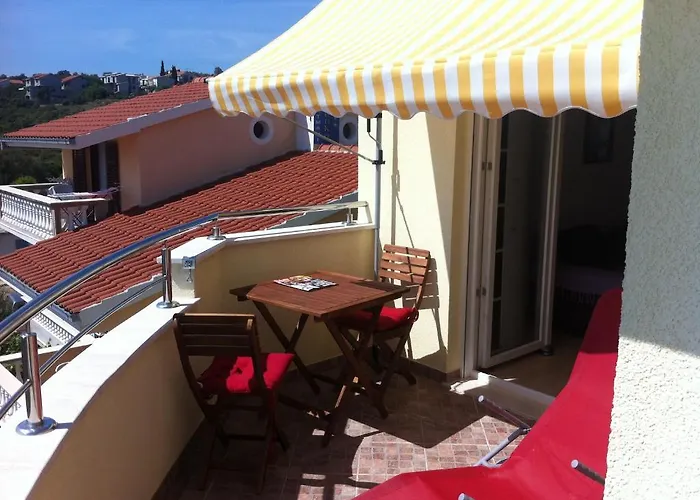 Stella Maris 아파트 로고즈니차